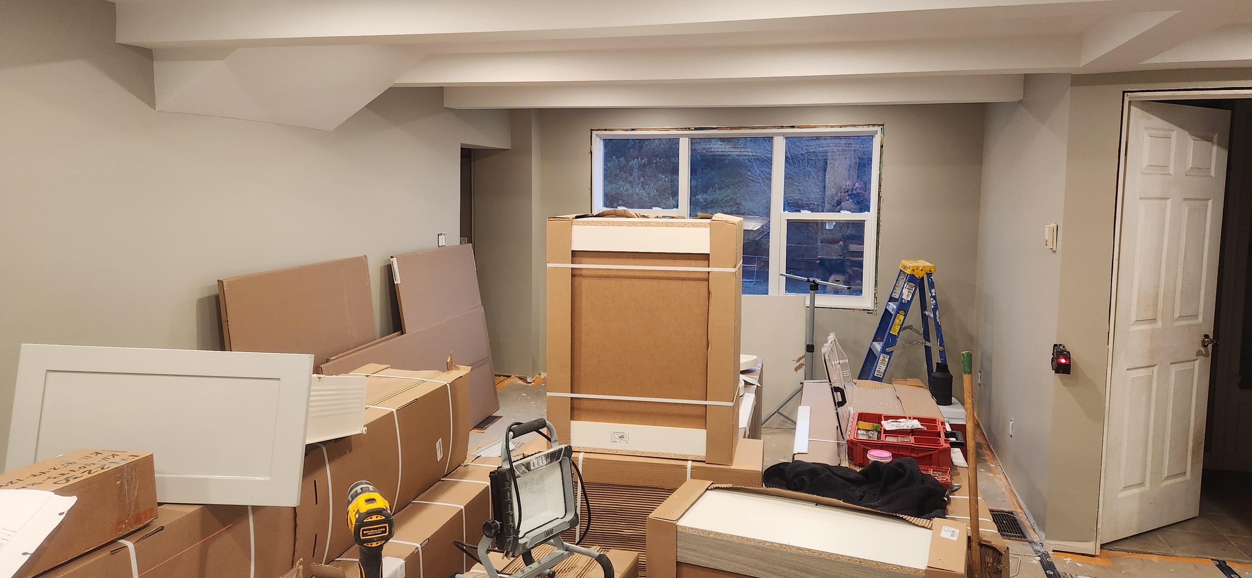 Ça peut sembler chaotique, mais ça a parfaitement du sens pour notre équipe d’installation.